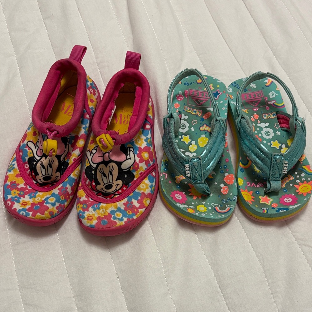 Toddler girls Minnie water shoes/flip flops